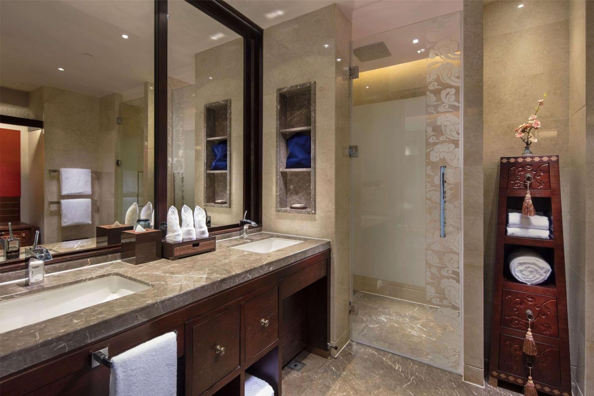 ניינגצ'י Hilton Linzhi Resort מראה חיצוני תמונה