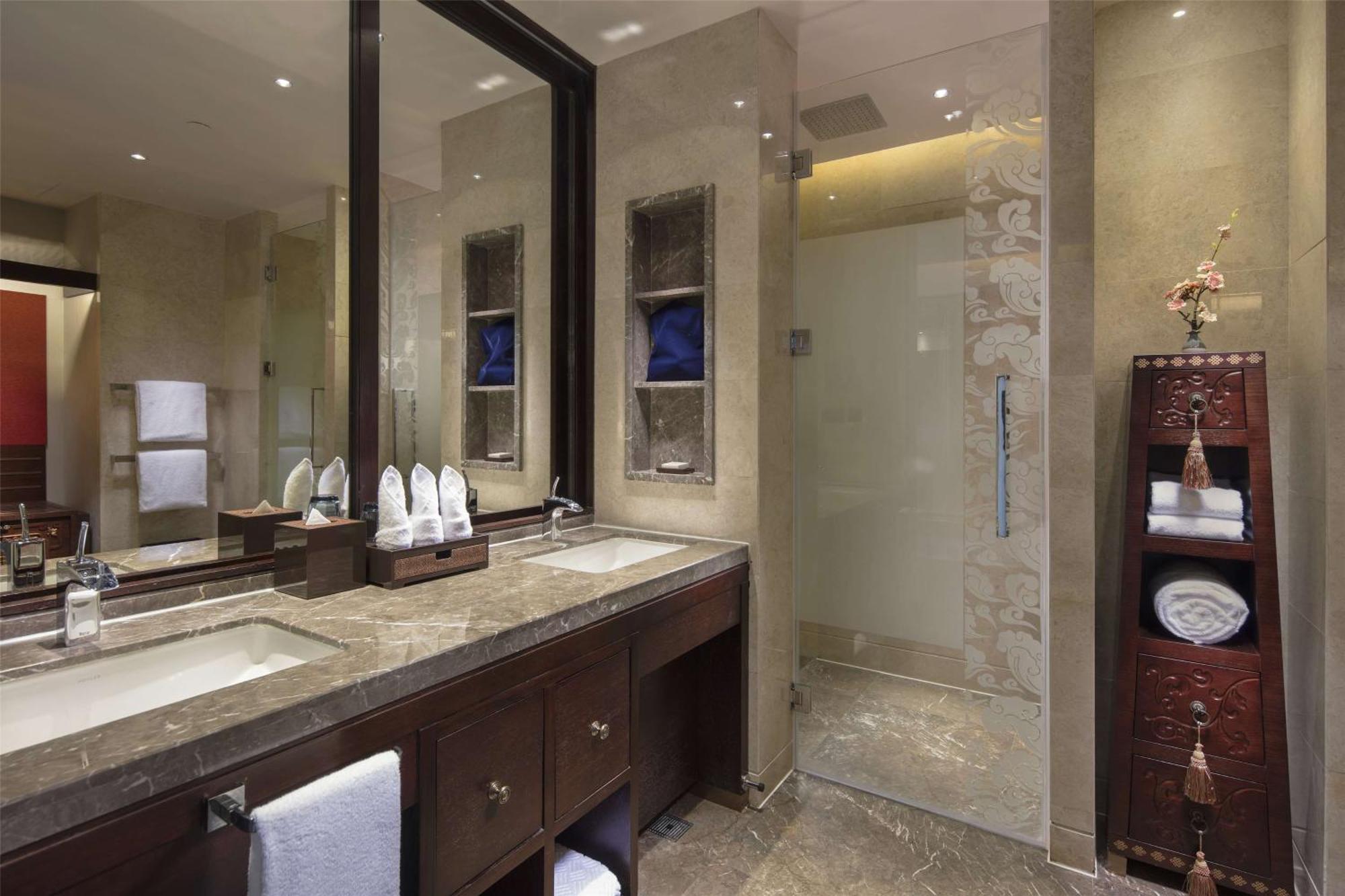 ניינגצ'י Hilton Linzhi Resort מראה חיצוני תמונה